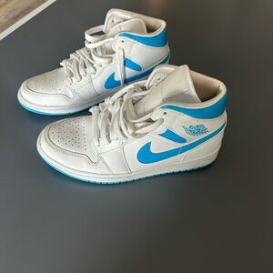 Jordan 1 mid UNC